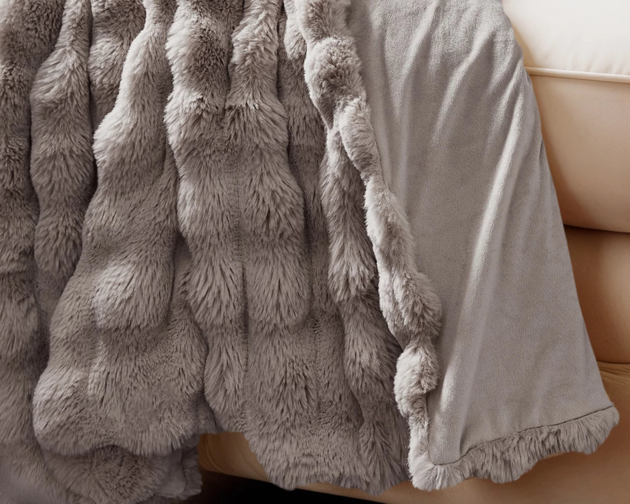 Plaid - Pom Rabbit Fur Taupe