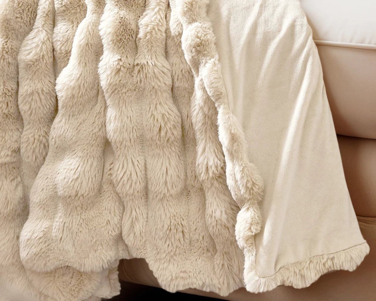Plaid - Pom Rabbit Fur Sand